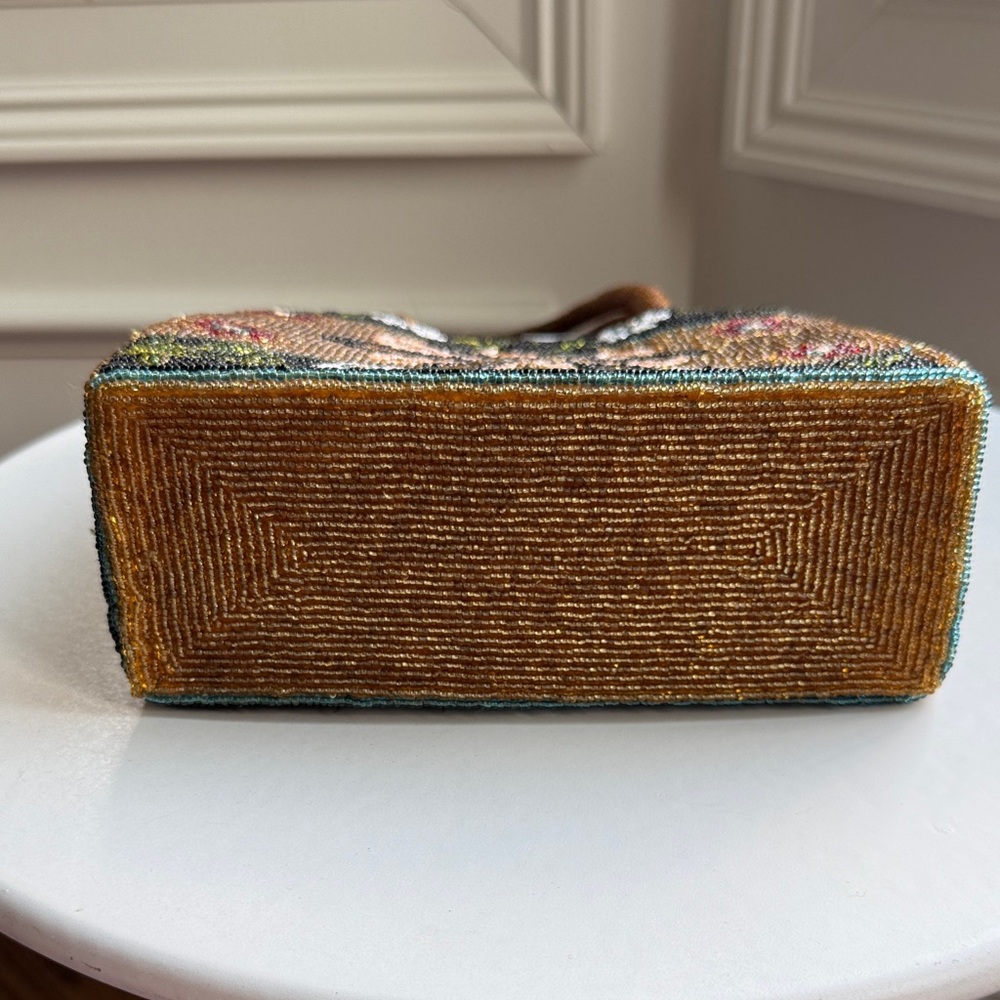 Beautiful beaded Floral Handbag - Picture 4 of 12